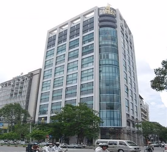 Cao ốc văn phòng Fideco Tower (quận 1, TP HCM) có sân đáp trực thăng trên mái. Toàn bộ cao ốc này có tổng vốn đầu tư 12 triệu USD.