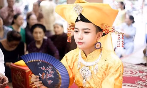 Dua nhau lam ong dong ba cot de to dang cap (ca truc)