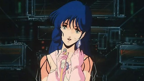 Lynn Minmei (Macross/Robotech): Với giọng hát có sức phá hủy khủng khiếp, Lynn không chỉ là ca sĩ nổi tiếng mà còn là một chiến binh thực thụ. Chỉ cần cô cất tiếng hát, hạm đội hàng triệu tàu chiến sẽ tan tành.