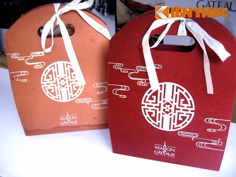 Khá tiện lợi và nhẹ nhàng, túi hộp đựng bánh trung thu cũng là một mẫu mã mới trên thị trường năm nay.