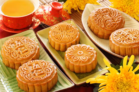 Khi mua về, cần bảo quảnbánh ở những nơi thoáng mát, khô ráo, tránh nhiệt độ cao và nóng ẩm, tránh làm bong, hở túi đựng bánh thu hút côn trùng hoặc dễ dính bụi bẩn.