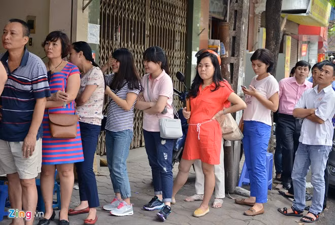 Nhiều khách hàng chia sẻ, dù biết cơ sở sản xuất Bảo Phương 2 bị đình chỉ, nhưng họ vẫn đến mua vì bánh ở đây ngon, giá hợp lý.