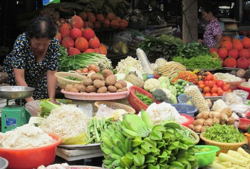 Trong chỉ mùa nắng nóng, mùa mưa dịch vụ này cũng được dịp hốt bạc. Giá phí vận chuyển dao động từ 10.000 - 50.000 đồng, sau khoảng 1-4 tiếng từ khi xác nhận đơn hàng, khách đã nhận được thực phẩm đi chợ.