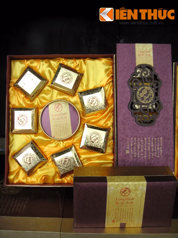 Các bộ bánh Long Đình Tứ Quý, Gia Quý, Nguyệt Quý có giá từ 758.000 - 1.388.000 đồng.