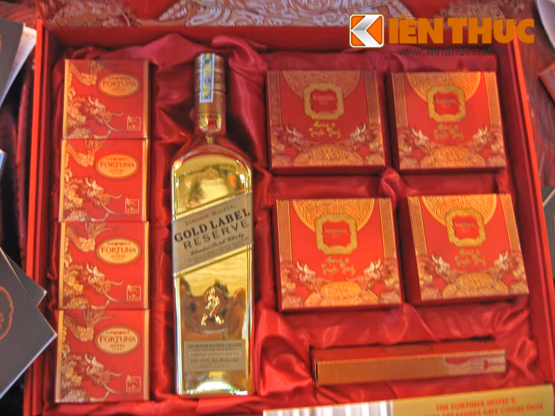 Bộ bánh trung thu đặc biệt VIP rượu của Fortuna có giá trên 3 triệu đồng.