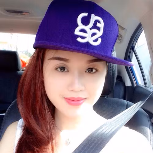 Trên trang cá nhân của cô gái này hiện có rất nhiều người theo dõi và cũng dành những lời chúc mừng hạnh phúc đến cô gái trẻ.