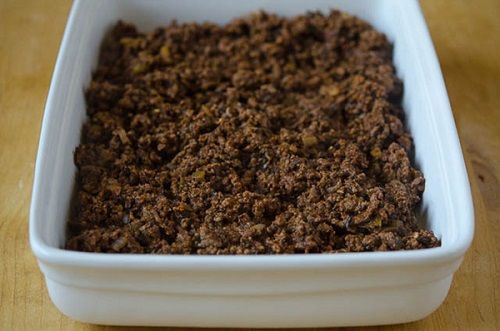 Chuẩn bị đất để trồng củ cải. Củ cải đỏ thích hợp với loại đất thịt nhẹ hoặc đất cát pha, tơi xốp, nhiều mùn, thoát nước tốt.