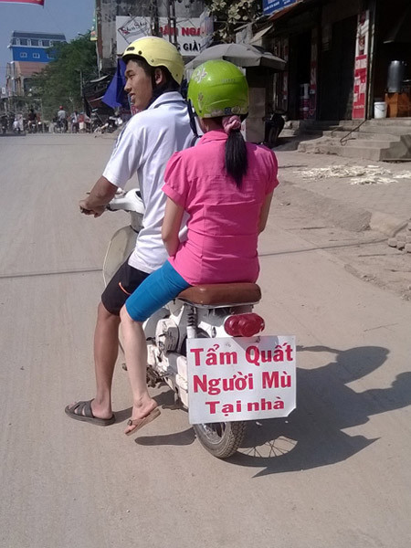 “Choáng” với những biển quảng cáo chỉ có ở Việt Nam - Hình 5 “Choang” voi nhung bien quang cao chi co o Viet Nam-Hinh-5