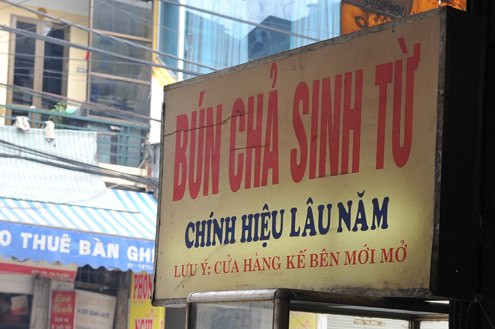 “Choáng” với những biển quảng cáo chỉ có ở Việt Nam - Hình 6 “Choang” voi nhung bien quang cao chi co o Viet Nam-Hinh-6