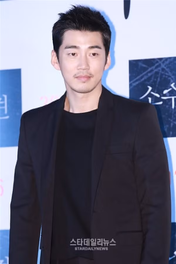 Những sao nổi tiếng đình đám suýt bỏ mạng vì antifan - Hình 3 Nhung sao noi tieng dinh dam suyt bo mang vi antifan-Hinh-3