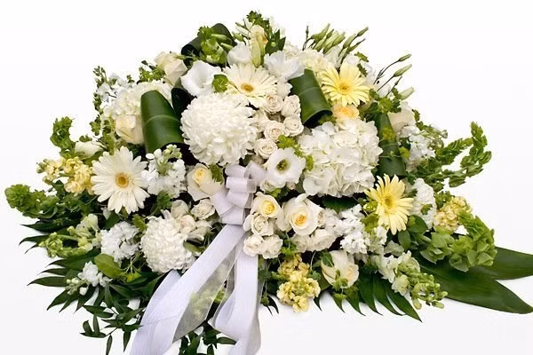 Những sao nổi tiếng đình đám suýt bỏ mạng vì antifan - Hình 10 Nhung sao noi tieng dinh dam suyt bo mang vi antifan-Hinh-10