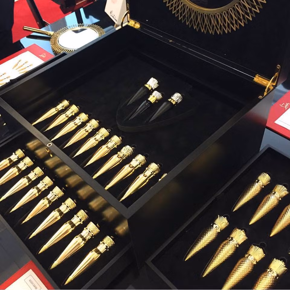 Bộ sưu tập son mơ ước của không ít cô nàng.