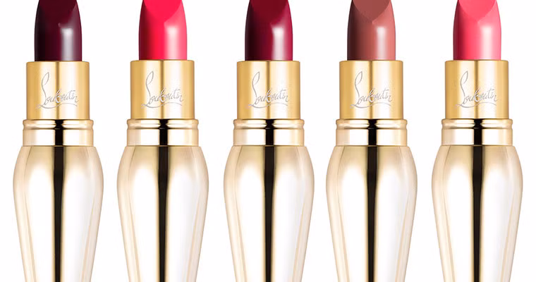 Tuy nhiên, bất chấp những bình luận trái chiều, thỏi son hình gót nhọn vẫn trở thành món đồ được khao khát.