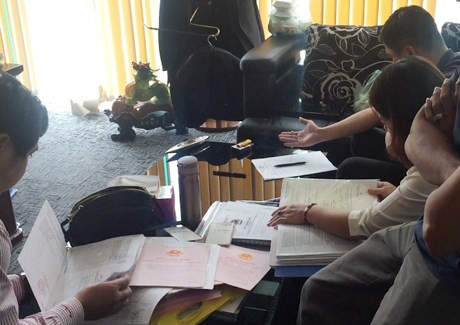 Theo điều tra, sàn vàng này đã mua và sử dụng phần mềm MT4, hướng dẫn nhà đầu tư cách sử dụng phần mềm để kinh doanh vàng trên mạng Internet. Có hơn 5.800 tài khoản với tổng số vốn hàng trăm tỷ đồng đã được IMMS huy động trái phép.