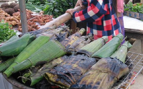 Theo kinh nghiệm dân gian thì thường món rêu nướng sẽ giúp cơ thể lưu thông khí huyết, giải độc, giải nhiệt, hạ huyết áp và có tác dụng trị nhiều chứng bệnh mãn tính khác. Do đó, chúng không chỉ là một loại rau sạch hàng ngày, mà được ví như thần dược, giúp trường thọ, tăng sức khỏe.