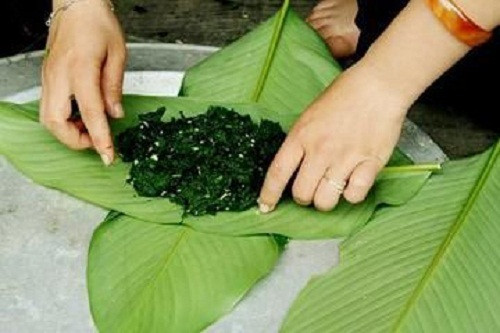 Rêu đá sau khi hái có thể bảo quản tươi được từ 2 - 3 ngày. Tuy nhiên là món đặc sản chỉ có theo mùa nên nhiều gia đình thường lấy rêu non về phơi khô để dành ăn dần hoặc dùng trong các thời cơ trọng đại như cưới hỏi, lên nhà mới hay lễ hội.