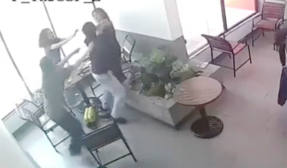 Khởi tố đối tượng đánh bạn gái ở quán cà phê - Hình 2 Khoi to doi tuong danh ban gai o quan ca phe-Hinh-2