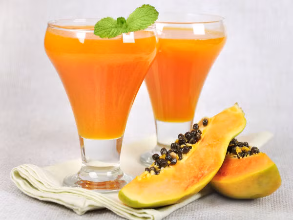 Đu đủ: Đu đủ giàu chất dinh dưỡng, đặc biệt là chất chống oxy hóa và các hợp chất chữa bệnh. Loại quả này cũng có tác dụng trong việc điều hòa kinh nguyệt. Nếu bị kinh nguyệt không đều, chị em phụ nữ có thể ăn đu đủ xanh mỗi ngày để cải thiện tình hình, đặc biệt trong giai đoạn tiền mãn kinh.