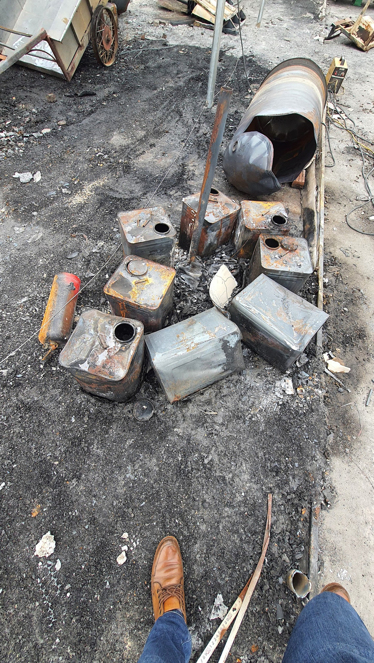 Hà Nội: Nhà xưởng hàng xóm cháy, 3 mẹ con kêu cứu mất nhà cận Tết - Hình 9 Ha Noi: Nha xuong hang xom chay, 3 me con keu cuu mat nha can Tet-Hinh-9