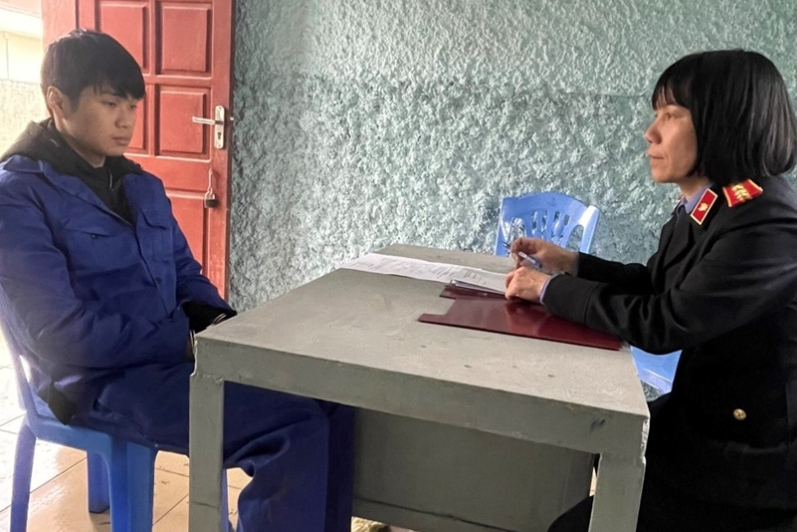 Về phía Mạnh, sau khi chia tay và biết chị S. chuẩn bị làm đám cưới với anh T. nên đã tìm gặp người yêu cũ hỏi chuyện. Chị S. nói là không yêu anh T., nhưng gia đình bị ép buộc nên phải đồng ý khiến Mạnh rất buồn. Đối tượng cho rằng, chính ông bà G là nguyên nhân khiến chị S phải chia tay mình đi lấy chồng, nên sinh thù hận và tìm cách sát hại hai ông bà để trả thù. Sau khi vụ án xảy ra, chị S đã rời khỏi quê hương. Sự mù quáng của Mạnh đã đẩy chính cuộc đời đối tượng và gia đình vào chỗ tan nát…