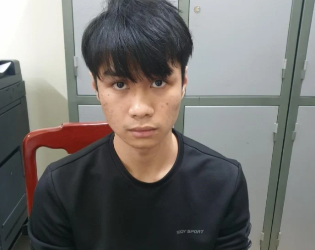 Xác định Vũ Đăng Mạnh là kẻ đã gây ra vụ án đặc biệt nghiêm trọng trên, nên cơ quan công an đã vận động bố mẹ Mạnh đưa con ra đầu thú để hưởng khoan hồng. Trước đó, có thông tin bố mẹ Mạnh đã tỏ ra lo lắng khi cơ quan công an cho người dân trong thôn nhận diện đôi giày thu được tại hiện trường vụ án. Biết con gây ra tội ác tày trời, sau đó gia đình Mạnh đã đưa đối tượng này đến cơ quan công an trình diện. 