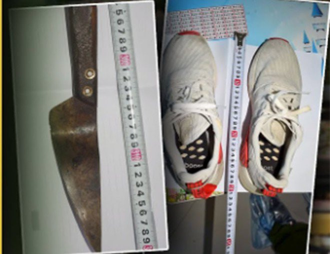 Hiện trường để lại nhiều vết máu, trong đó có những vết hình bàn chân. Giám định những dấu chân này không tìm thấy đường vân nên lực lượng công an cho rằng nghi phạm có đi tất khi di chuyển. Tại phòng vệ sinh trên tầng 3 xuất hiện một đôi giầy thể thao cỡ 43 được xếp đặt ngay ngắn. Đôi giày tuy được sử dụng từ lâu nhưng rất sạch sẽ. Cũng tại tầng 3 có một ô thoáng ra lan can. Khi kiểm tra địa điểm này, các giám định viên pháp y nhận thấy trên tường, nơi đặt 2 thanh sắt thu lôi có những vết trượt mờ, tróc lớp sơn từ trên xuống dưới. 