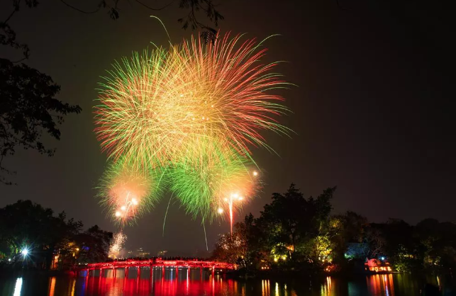 Ha Noi ban phao hoa 6 diem ky niem 70 nam giai phong Thu do