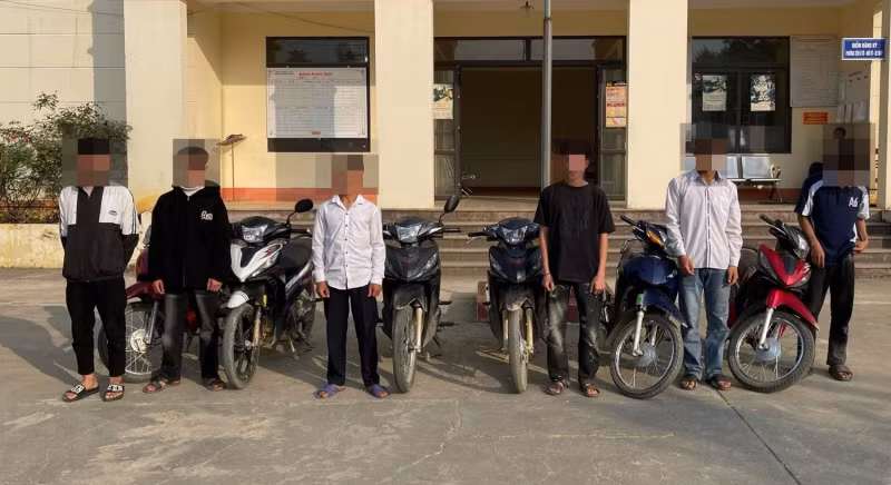 Phat 6 phu huynh giao xe may cho con khi chua du tuoi