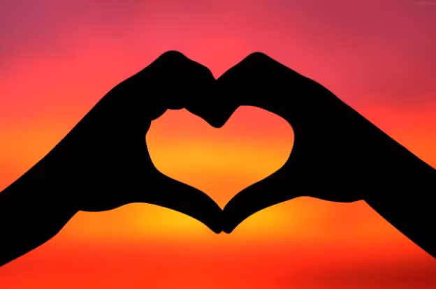 Không từ bỏ, người đàn ông ấy tìm ra cả xã để hỏi thông tin. Tuy nhiên, trên giấy tờ cũng không có cô gái nào tên H. Các điều tra viên tiếp tục xác minh thì phát hiện bà D có cô con gái tên H. Chị này đã lấy chồng và cắt khẩu khỏi địa phương, chính vì thế, nhiều người ở Khuổi Vin không biết. Đến lúc này, mọi nghi vấn được hướng về những mối quan hệ cá nhân của chị H. Thông tin mà công an thu thập được cho thấy, trước đây H. có đi làm ăn xa, tận Tây Nguyên. Ở đây, H. có quen và nảy sinh tình cảm với một thanh niên tên Nông Văn Sùng (SN 1985, trú tại Gia Lai). (Ảnh minh họa, nguồn internet)