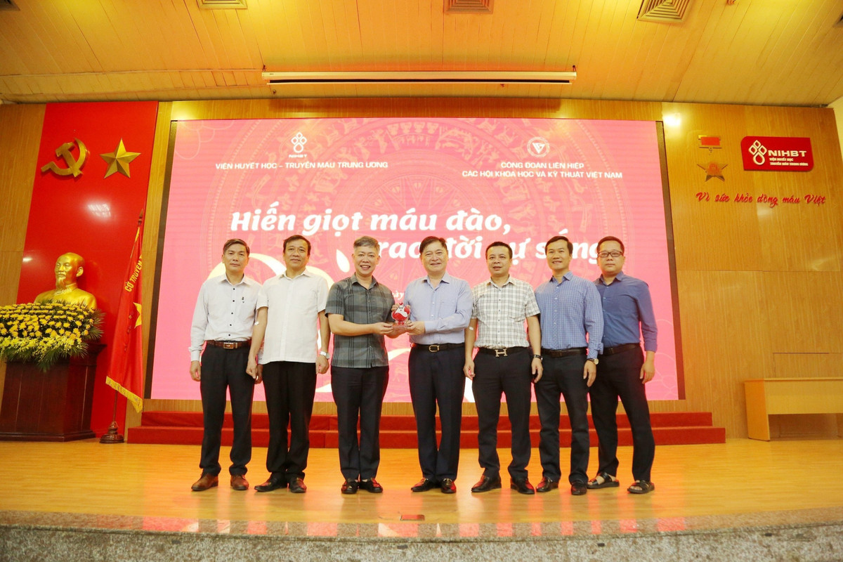 Hien giot mau dao - Trao doi su song