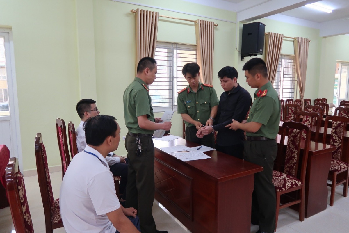 Bắc Kạn: Bắt tạm giam đối tượng đưa 5 người nhập cảnh trái phép Bac Kan: Bat tam giam doi tuong dua 5 nguoi nhap canh trai phep