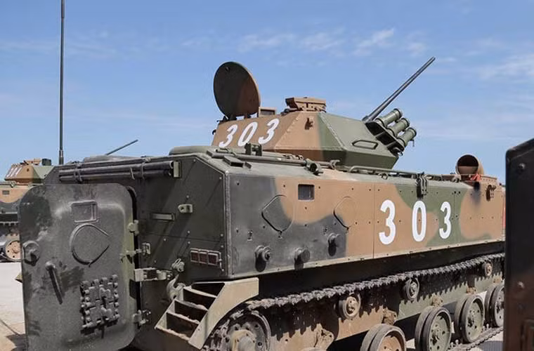 Hỏa lực của ZBD-03 tương đối mạnh với tháp pháo một người điều khiển trang bị pháo tự động bắn nhanh 30mm, ray phóng tên lửa chống tăng HJ-73C.