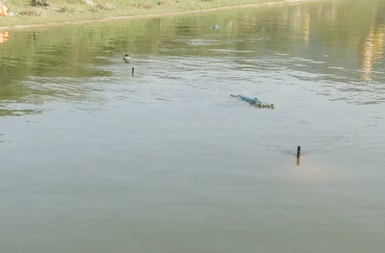 Những ống thở chỉ nhô lên khỏi mặt nước khoảng vài cm. Nếu nhìn từ xa, chúng chỉ là những vật thể di chuyển thường thấy trên mặt nước, khiến đối phương không thể phát hiện được nếu mất cảnh giác và thiếu các thiết bị kỹ thuật.