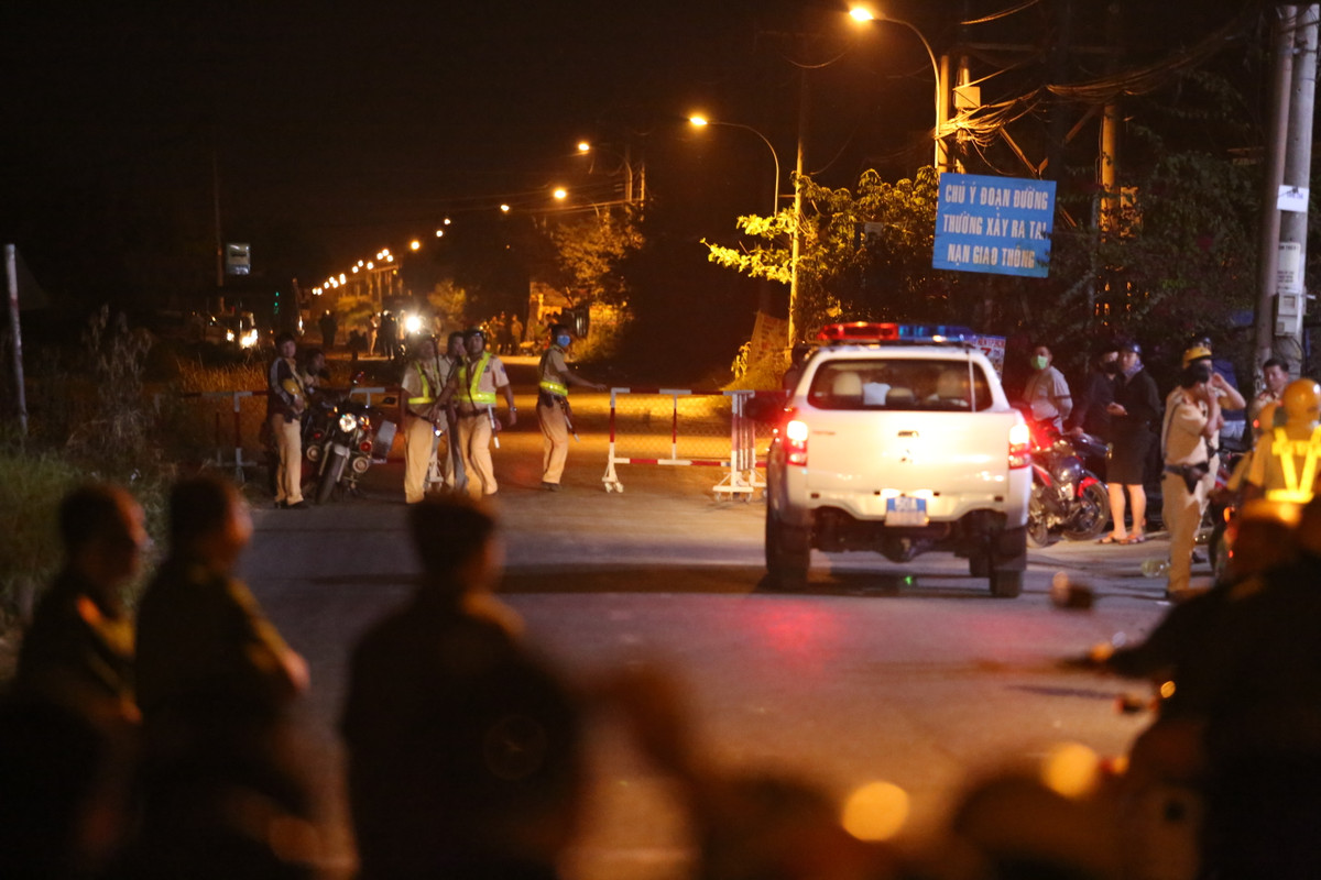 Trước đó, đêm 13/2 các lực lượng công an tiến hành bao vây, truy bắt Tuấn "Khỉ" tại một căn nhà hoang sát đường Đỗ Văn Dậy (huyện Hốc Môn). Trong quá trình truy bắt đối tượng chống trả quyết liệt, không chịu đầu hàng buộc cảnh sát phải nổ súng tiêu diệt.