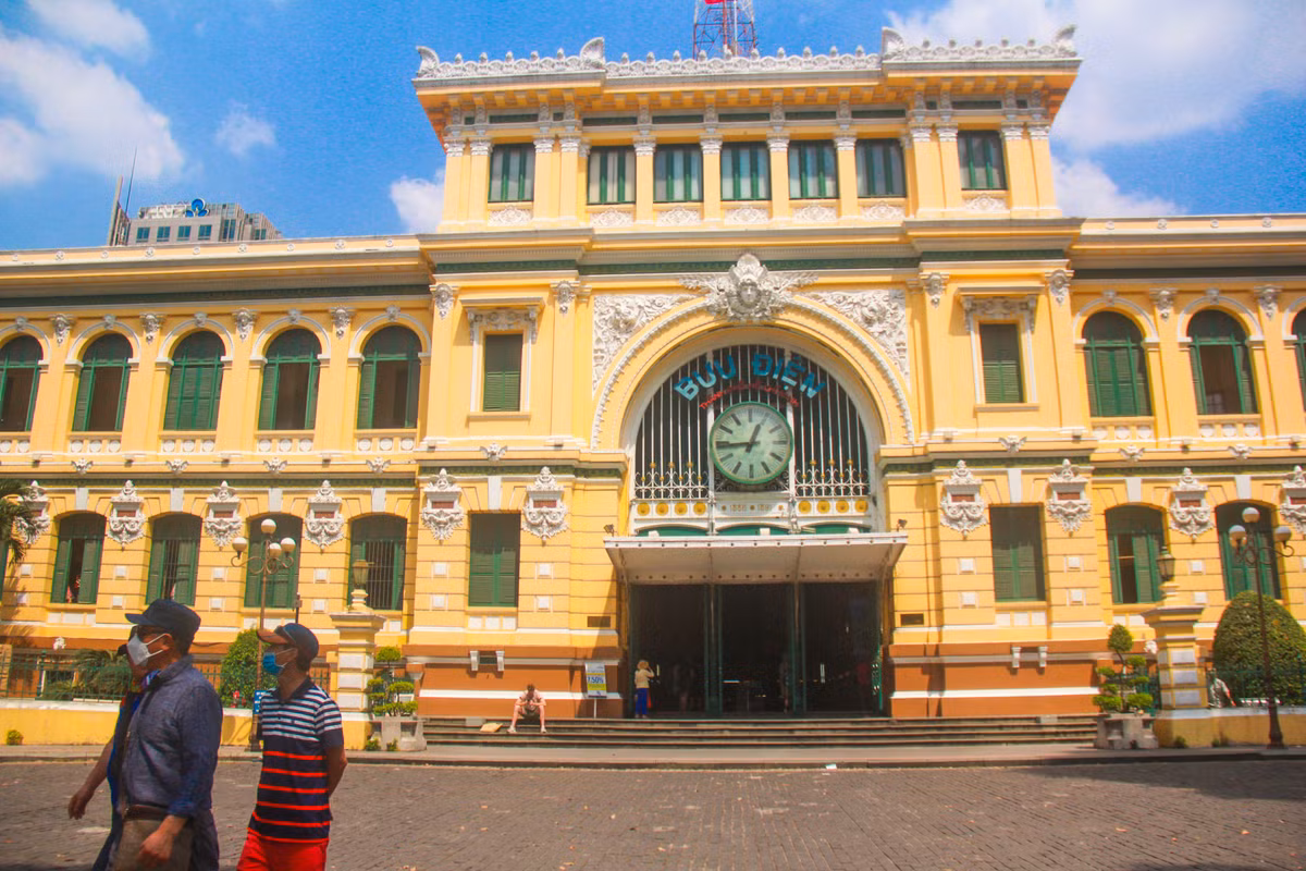 Bưu điện thành phố cũng ít khách lui tới dù thời tiết TP.HCM khá đẹp những ngày đầu năm.