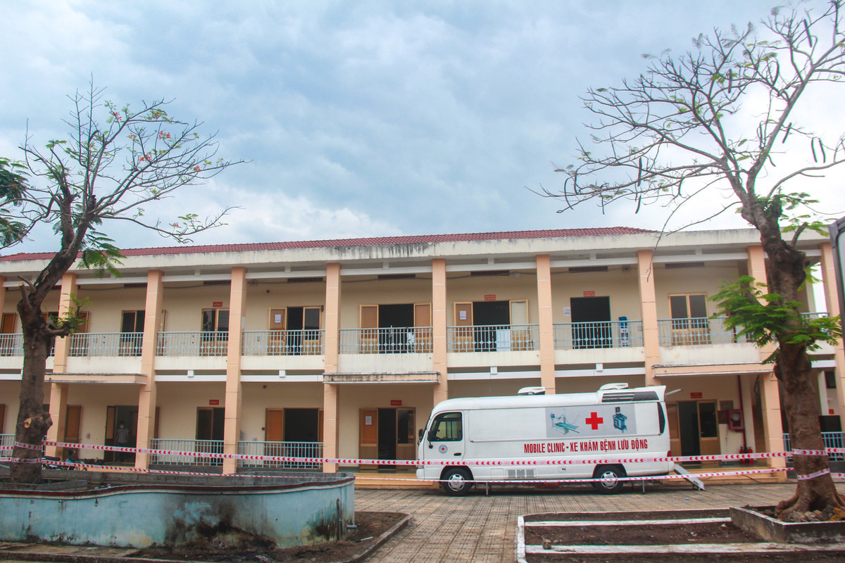 Theo Đại tá Nguyễn Văn Hoàng - Phó tư lệnh, Tham mưu trưởng Bộ Tư lệnh thành phố, để đảm bảo an toàn cho bệnh nhân và nhân viên y tế tại Bệnh viện dã chiến, Bộ tư lệnh TP đã thành lập thêm đội giữ binh và bộ phận hậu cần, phục vụ ăn uống cho nhân viên y tế và bệnh nhân.