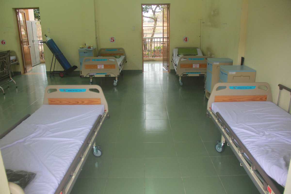 Trong mỗi phòng bệnh thường được phân 3 dãy giường (từ 4 -6 giường bệnh).