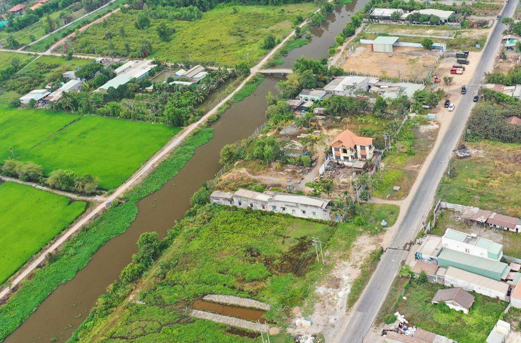 Ngày 15/2, lực lượng chức năng đã rút phần lớn khỏi khu vực có căn biệt thự hoang sát tỉnh lộ 15, đường Đỗ Văn Dậy (xã Tân Hiệp, huyện Hóc Môn, TP.HCM), nơi mà Lê Quốc Tuấn (Tuấn "Khỉ") ẩn nấp nhiều ngày qua sau khi đối tượng này bị tiêu diệt trong đêm 13/2.