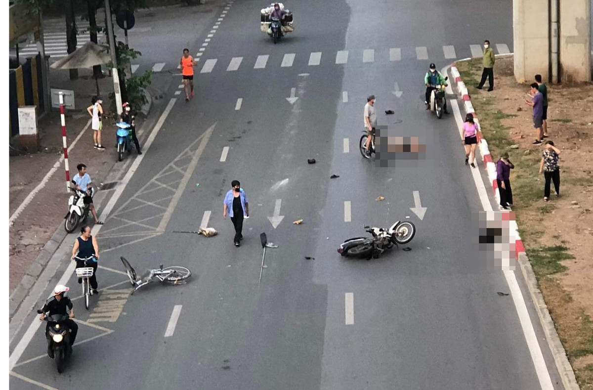 Ha Noi: Va cham giua xe dap va xe may, 2 nguoi bi thuong