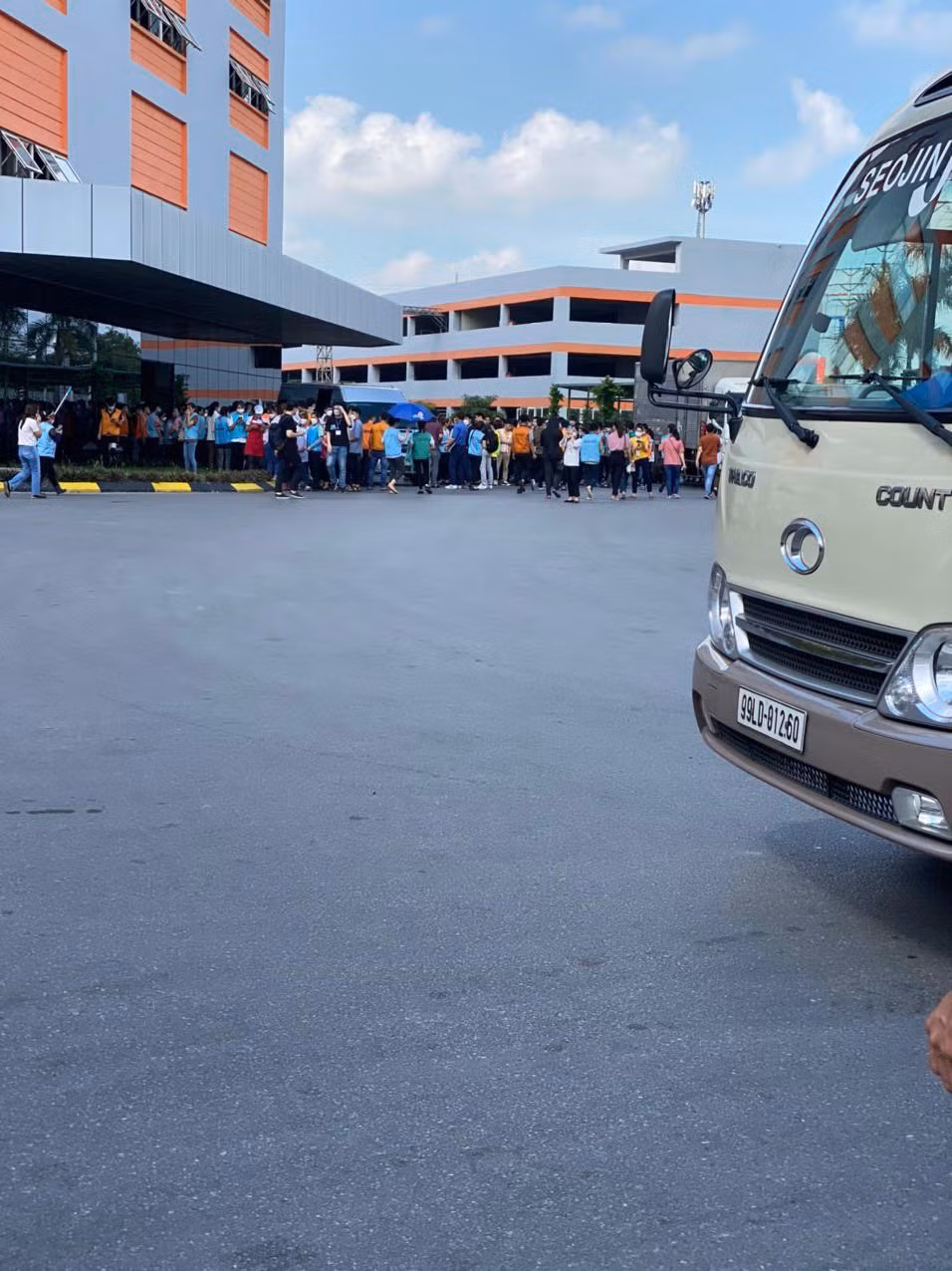 Sau khi sự việc xảy ra, Chủ tịch UBND tỉnh và lực lượng chức năng đã có mặt tại hiện trường chỉ đạo công tác cứu người bị nạn, điều tra nguyên nhân và khắc phục hậu quả. 