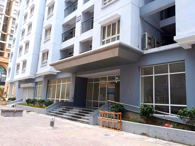 Hiện 4 tòa CT2A, CT2B, CT2C và CT3 màu trắng đã cơ bản hoàn thiện thang máy và nhiều cơ sở phụ trợ khác... nhưng số lượng người về ở khá khiêm tốn.