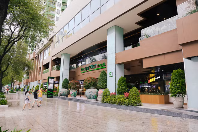 Mặt tiền đường Hồng Bàng biến đổi khác biệt so với hình ảnh trước đây. Ảnh: Internet.