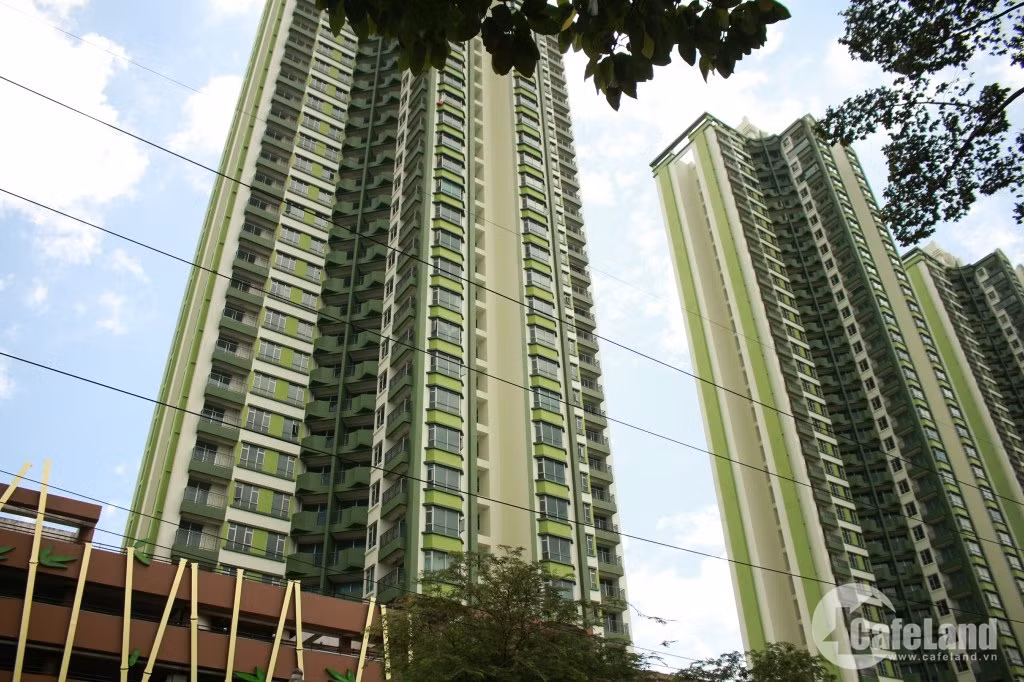 Ba tòa nhà màu hồng trước đây "biến mất", thay vào đó là "áo mới" màu xanh tươi sáng nổi bật. Ảnh: Cafeland.vn.