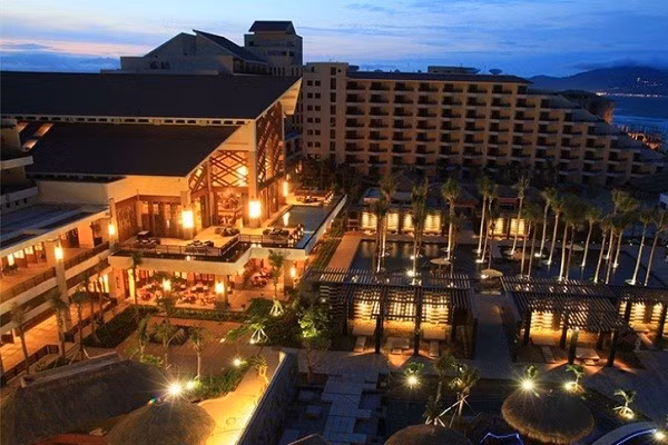  6. Khách sạn Crowne Plaza Đà Nẵng - Số 8, đường Võ Nguyên Giáp, P.Khuê Mỹ, Q. Ngũ Hành Sơn. Ảnh: hoteljob.vn