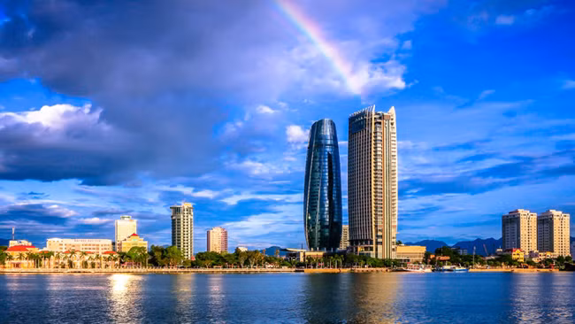  2. Trung tâm hành chính Thành phố Đà Nẵng Trung tâm hành chính cao 37 tầng, kiến trúc như ngọn hải đăng hướng ra biển là nơi diễn ra nhiều cuộc họp trong Tuần lễ cấp cao APEC 2017. Ảnh: TheLEADER.