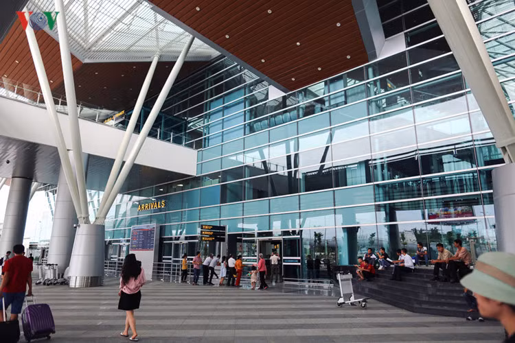 Ga đi Cảng hàng không Quốc tế Đà Nẵng (nhà ga T2).