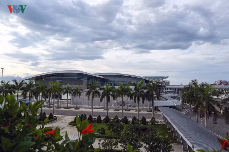 Nhà ga hành khách rộng 36.100m2. Năng lực: 6 triệu khách/năm