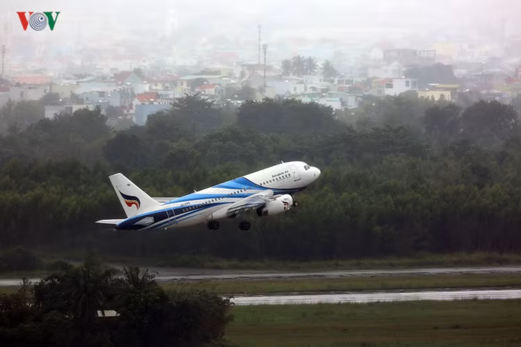 Tàu bay hãng Bangkok Air - Thái Lan.