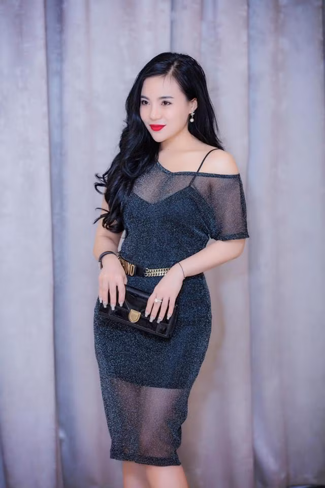 Trước đó, vào ngày 18/10, Đội Quản lý thị trường số 6 (Chi Cục quản lý thị trường Hà Nội) đã kiểm tra đột xuất Công ty TNHH Thiên nhiên TS Việt Nam (tại Lô 18, Khu hành chính mới phường Hà Cầu, quận Hà Đông, Hà Nội). Ảnh: FB Nguyen Thu Trang.