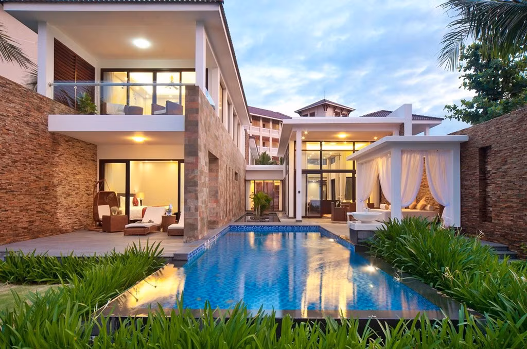 Ngoài ra còn đi kèm TV truyền hình cáp màn hình phẳng 46 inch, khu vực tiếp khách rộng rãi và thảm tập yoga. Ảnh: Internet.